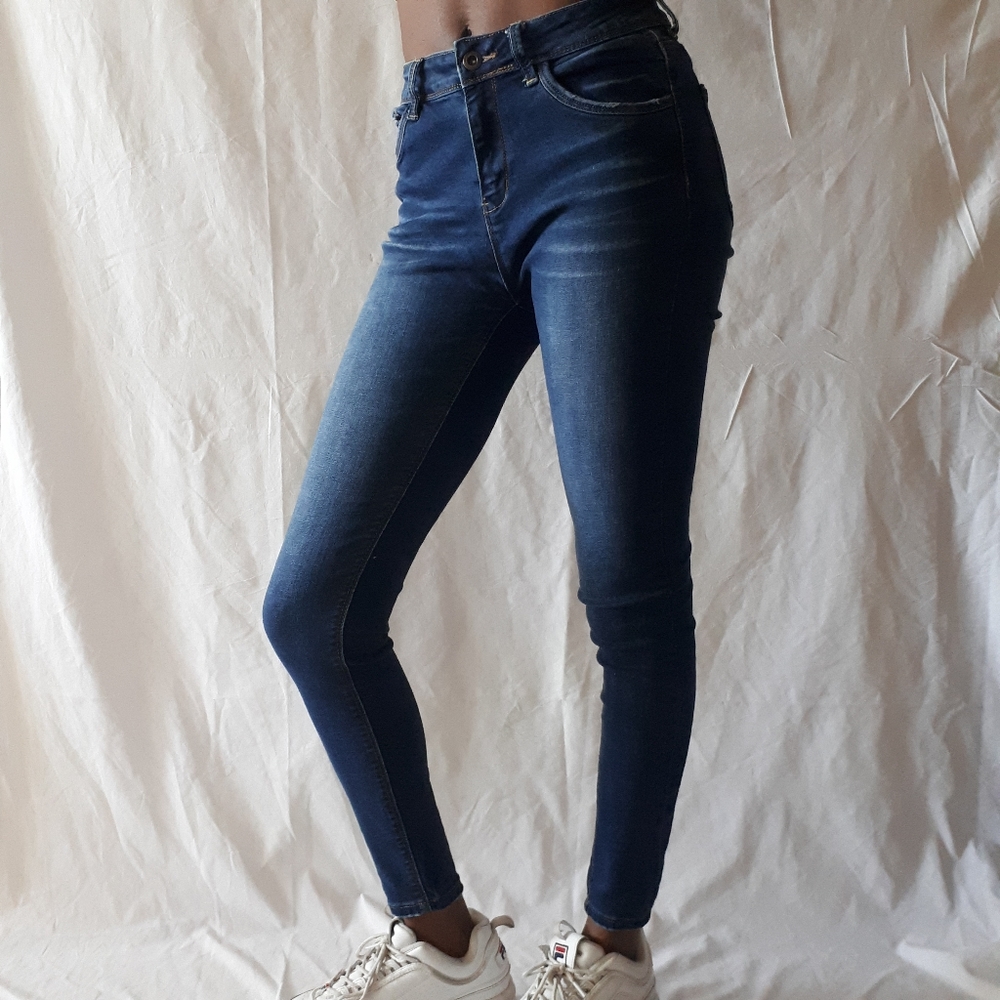 Dark wash skinny jeans